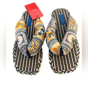FARM Rio Puffy Flip Flop Sandals, Blue Palms Print, size 9